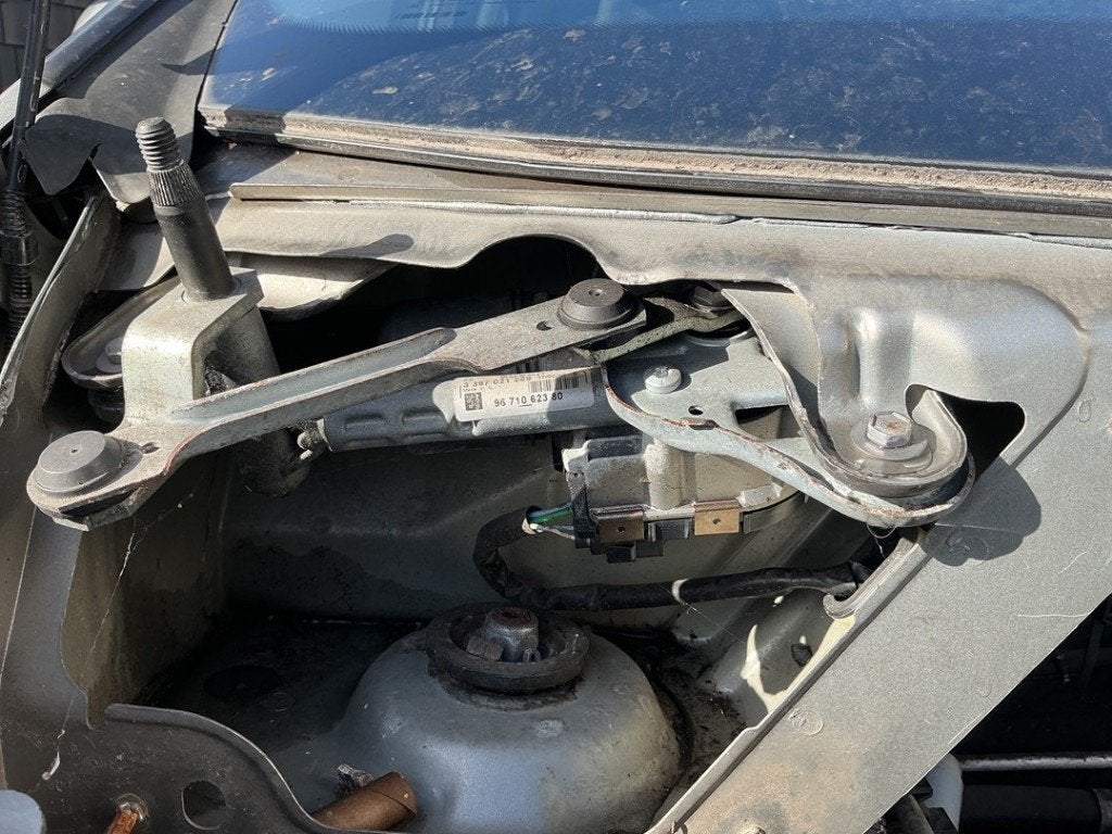 MOTEUR + TRINGLERIE ESSUIE GLACE AVANT 5008 I (0A / 0E), Kontakt-peugeot@peugeot.com, Utilisé, Peugeot Deutschland GmbH, Bahnhofsplatz
65423  Rüsselsheim, DE