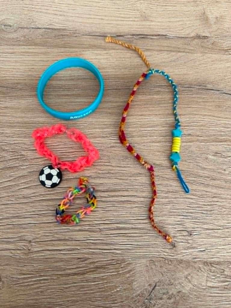 Ensemble de bracelets, Bijoux, Sacs & Beauté, Bracelets, Enlèvement, Utilisé, Autres couleurs, Autres matériaux