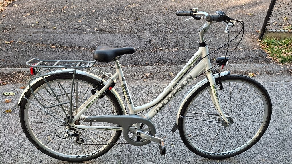 Zeer lichte mooie alu. Thompson meisjesfiets ALLES IN ORDE, Vélos & Vélomoteurs, Vélos | Filles, Frein sur jante, 26 pouces ou plus