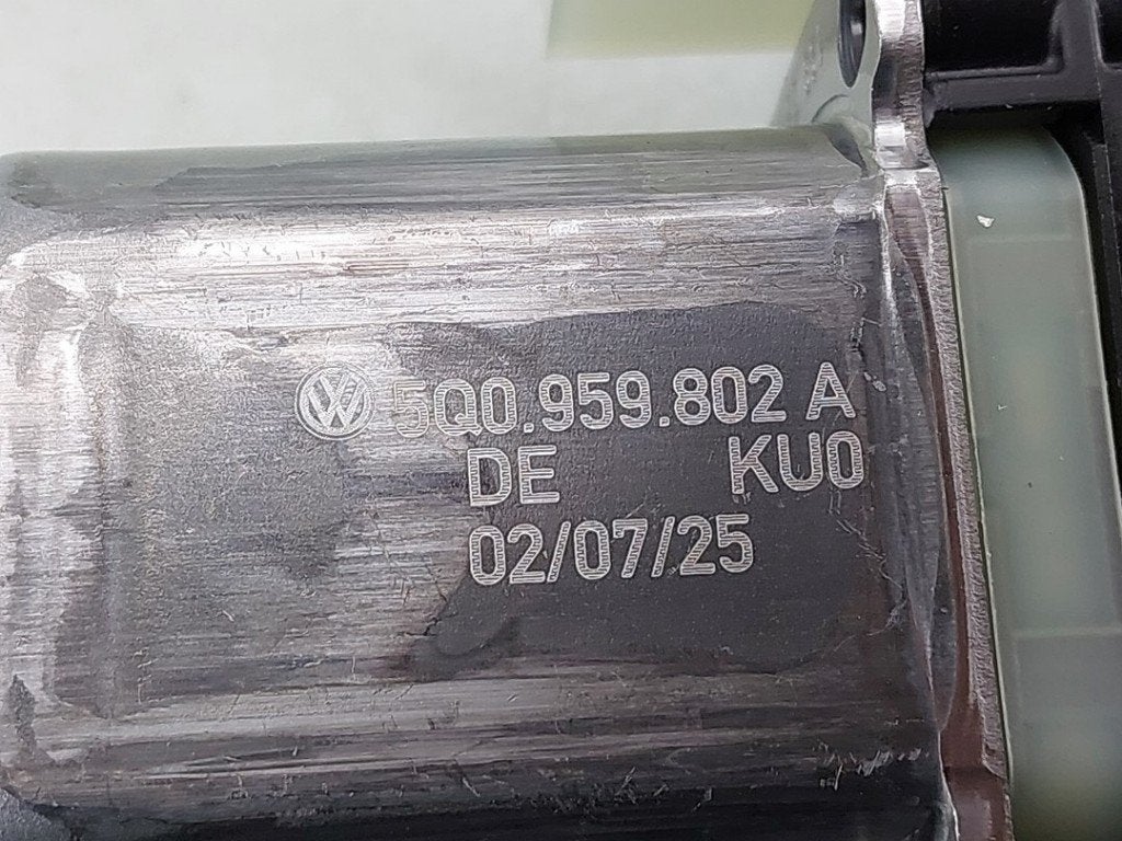 MOTEUR LEVE VITRE ELECTRIQUE Volkswagen Golf VIII (CD1), Autos : Pièces & Accessoires, Utilisé, Volkswagen