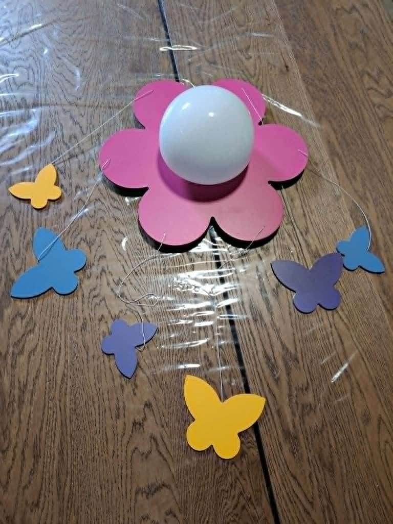 Plafonnier avec papillons suspendus, Enfants & Bébés, Chambre d'enfant | Aménagement & Décoration, Enlèvement
