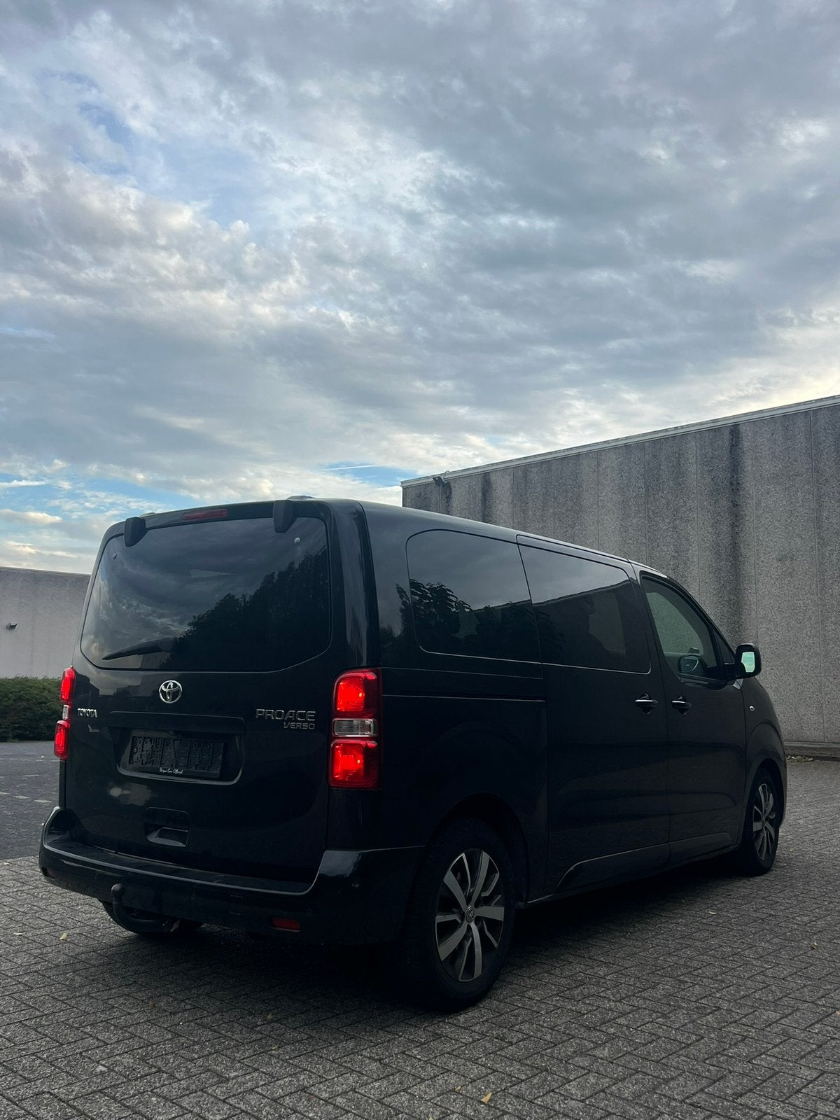 Toyota ProAce 2.0D Dynamic | Automaat 8-zit | 177PK Cruise, Auto's, Automaat, Dealer onderhouden, ProAce, Zwart