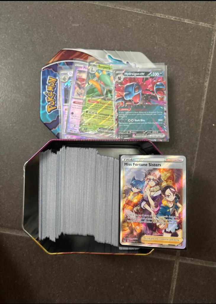 Pokemon tin (350), Hobby en Vrije tijd, Verzamelkaartspellen | Pokémon, Ophalen of Verzenden, Zo goed als nieuw