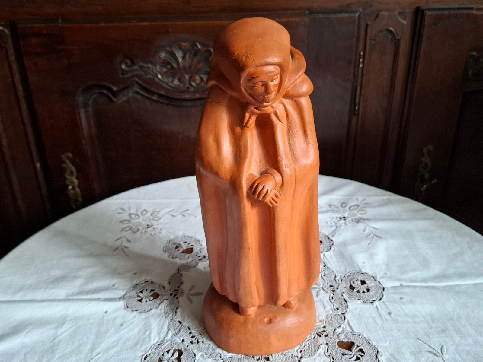 3 figurines en terre cuite, Enlèvement