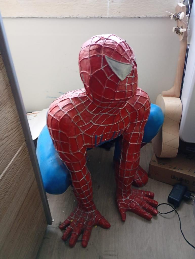 Spiderman stambeeld, Antiek en Kunst, Overige onderwerpen, Overige materialen, Beeld, Beschilderd