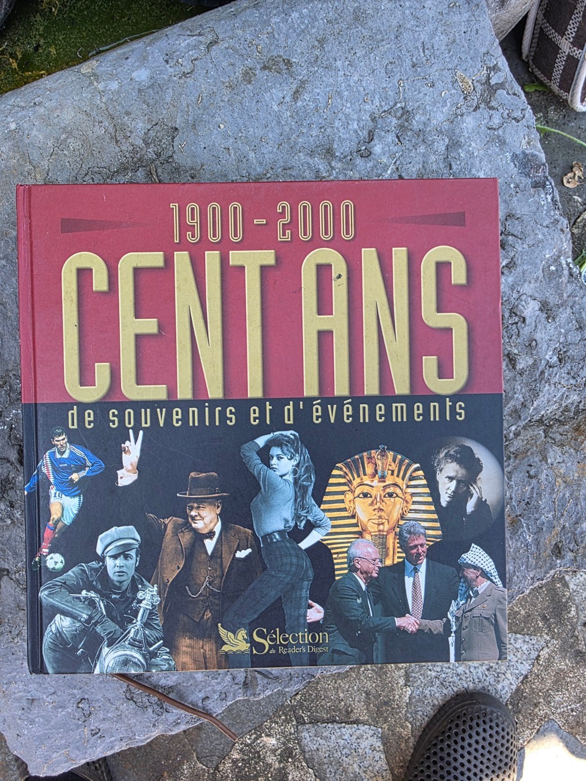 Livre cent ans, Livres