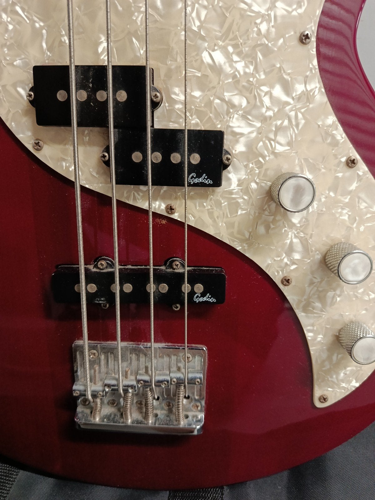 Bass Godin Sd fabrication canadienne, Muziek en Instrumenten, Snaarinstrumenten | Gitaren | Bas