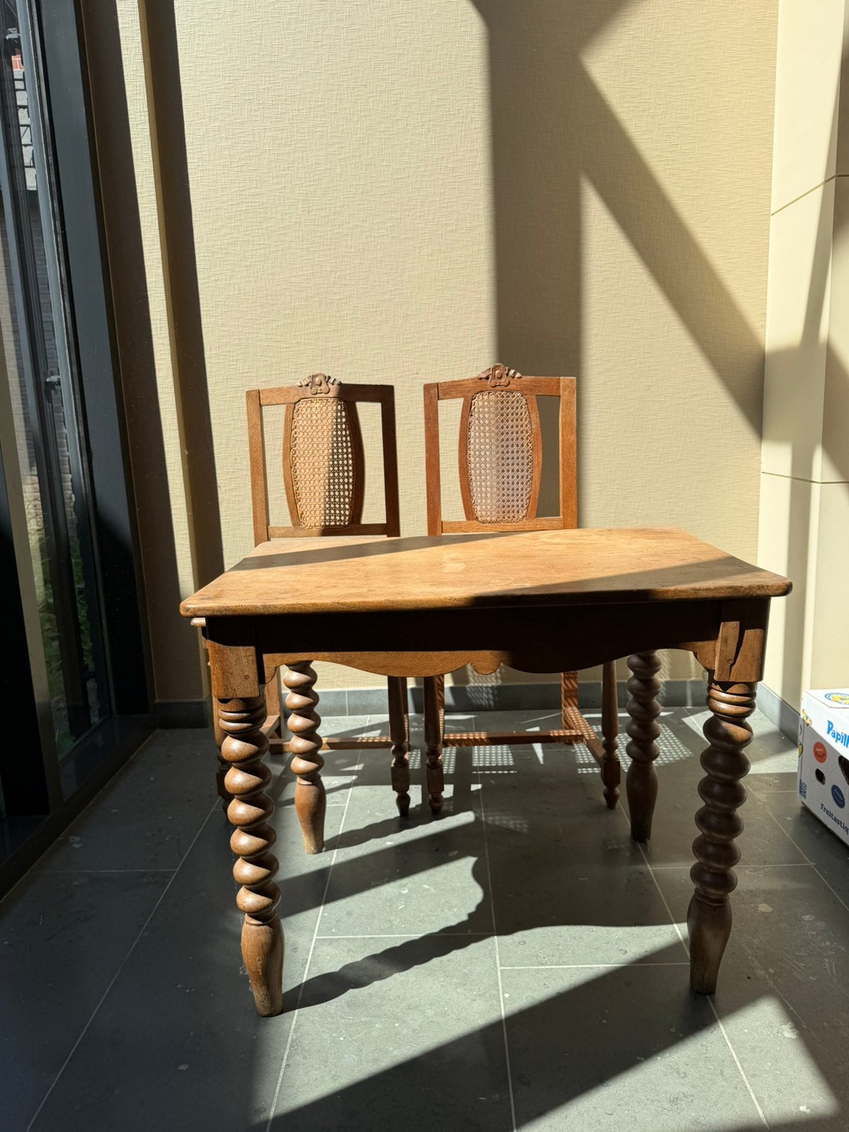 tafel met bijhorende rotan stoelen, Huis en Inrichting, Ophalen, Zo goed als nieuw