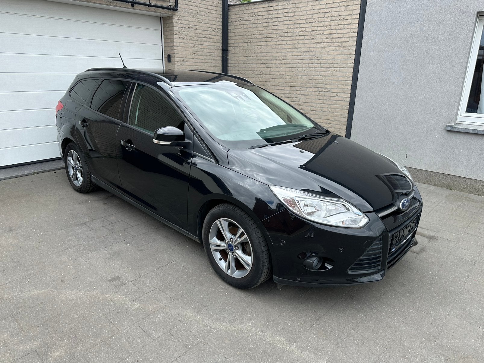Ford Focus 1.0 benzine 69.000 km 2013 Airco, Auto's, Ford, Stof, Zwart, 4 cilinders, Zwart