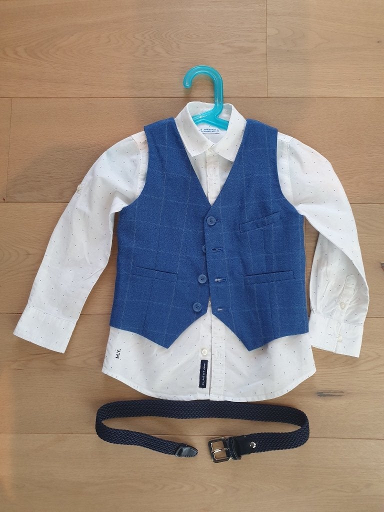 Prachtige Feestoutfit Jongen (110/116) - Gilet, Hemd, Riem, Kinderen en Baby's, Kinderkleding | Maat 116, Ophalen of Verzenden