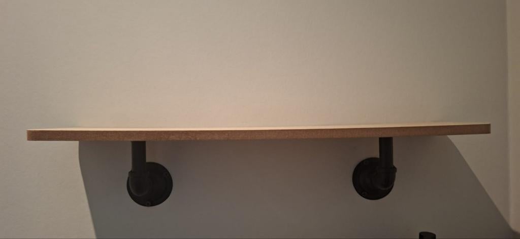 Houten muurplankje  met zwarte accenten, Ophalen