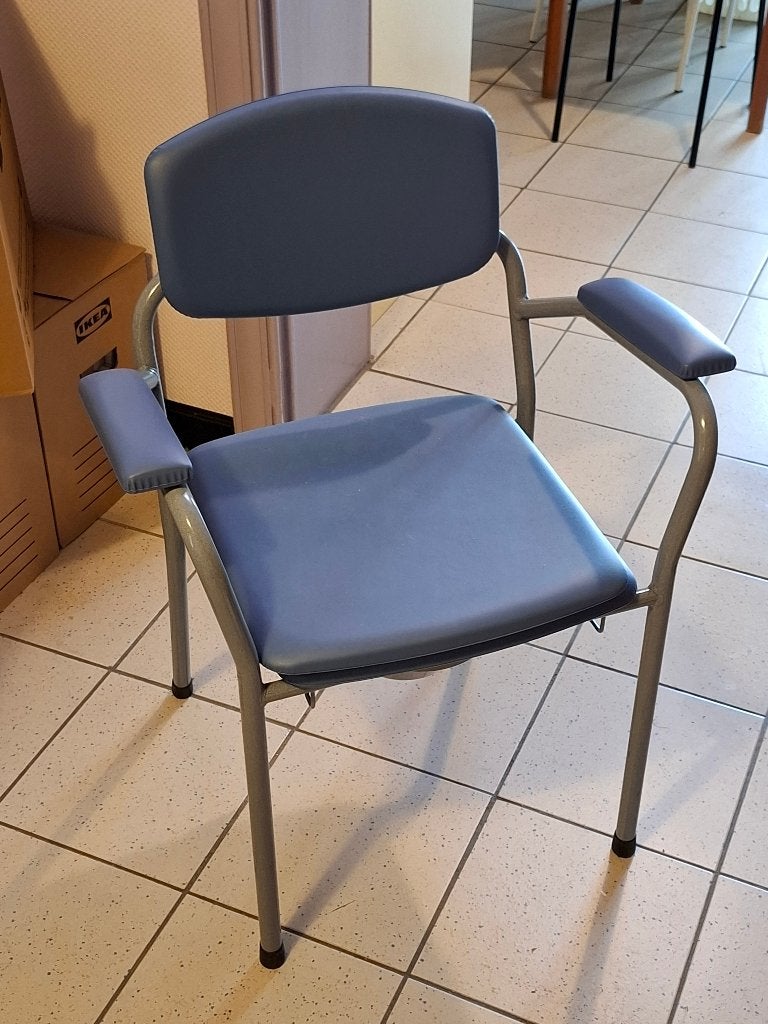 Chaise percée avec couvercle., Divers, Matériel Infirmier, Enlèvement, Comme neuf