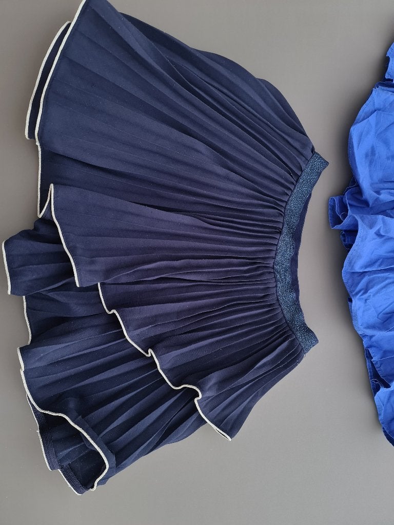 donkerblauwe plooi rok, Lili Gaufrette, 128, Enfants & Bébés, Vêtements enfant | Taille 128, Enlèvement, Comme neuf