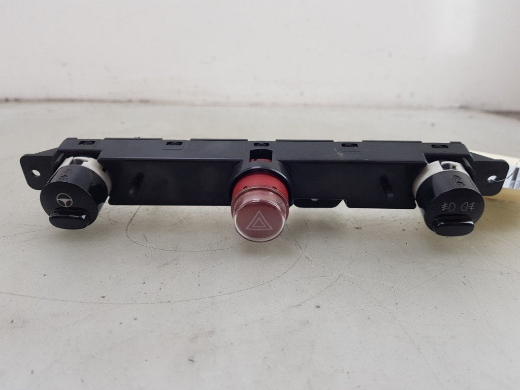 COMMUTATEUR DE FEUX DE DETRESSE 500 (312) (|735451108|), Utilisé, Fiat
