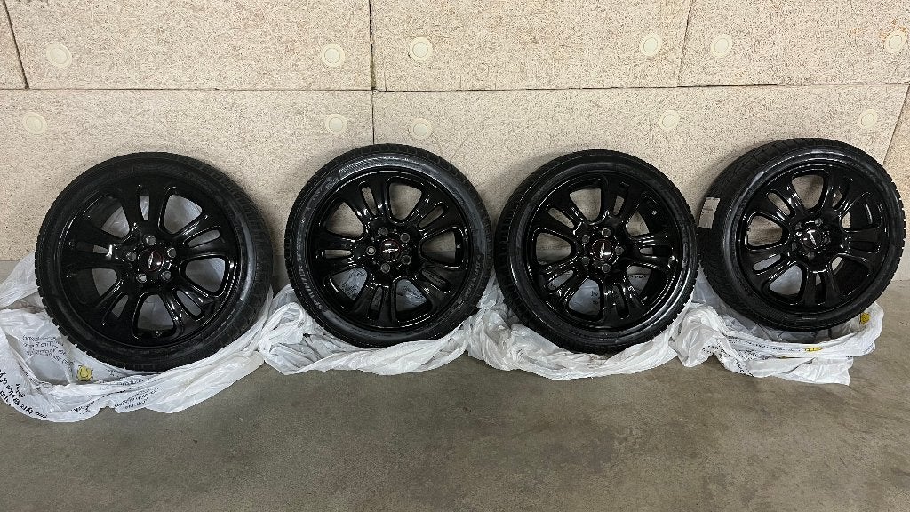 4 roues hiver complètes d'origine MINI JCW F56 – 17" – 700 €, Autos : Pièces & Accessoires, Pneus & Jantes, Pneus et Jantes, Pneus hiver