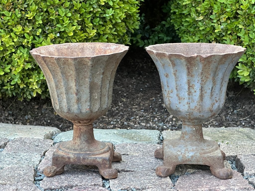 2 gietijzeren vazen - bloempotjes - uitstekende staat, Tuin en Terras, Tuinvazen, Ophalen