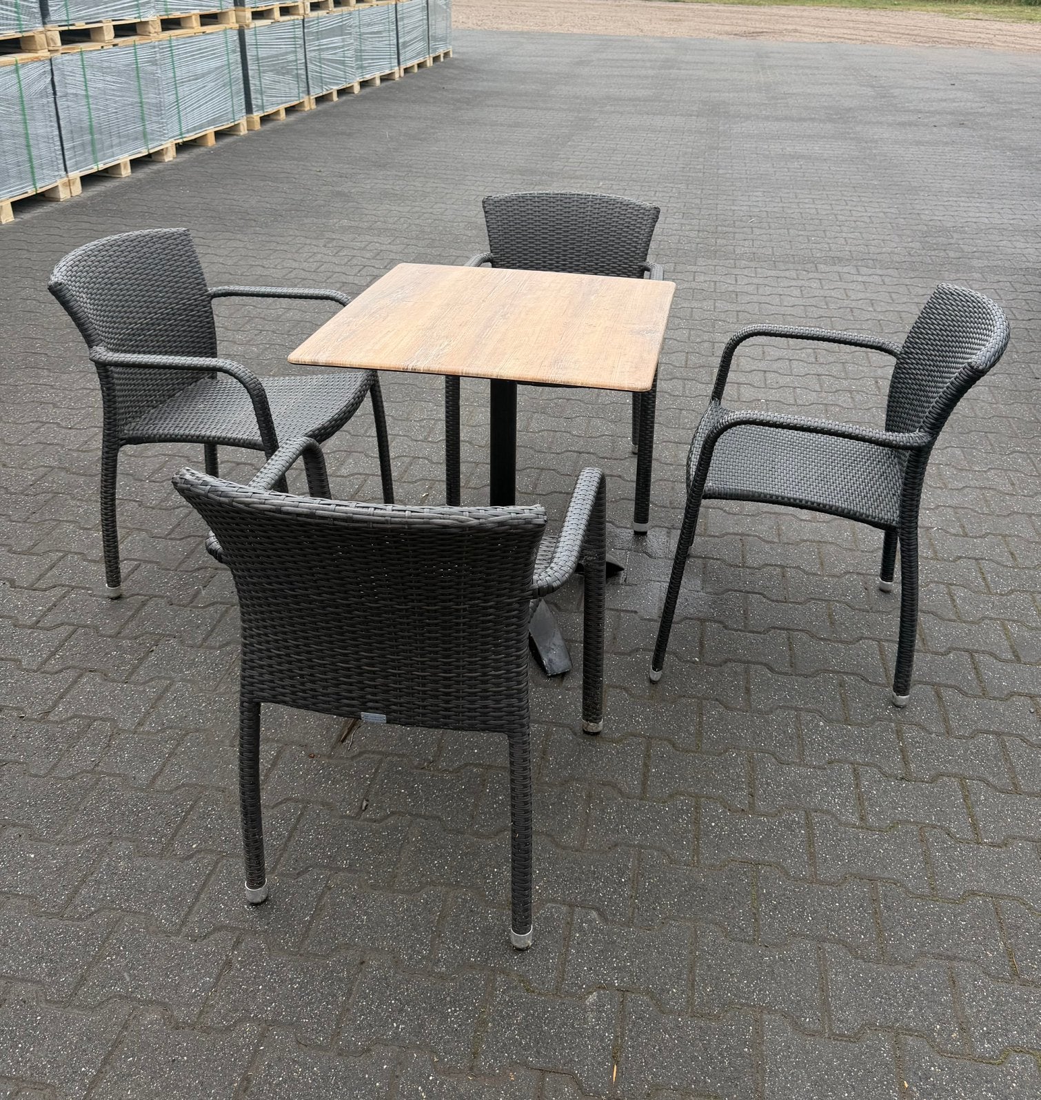 Horeca / Tuinset 4 stoelen + tafel (Hilma Flat Collection), Ophalen, Zo goed als nieuw, Wicker, Tuinset