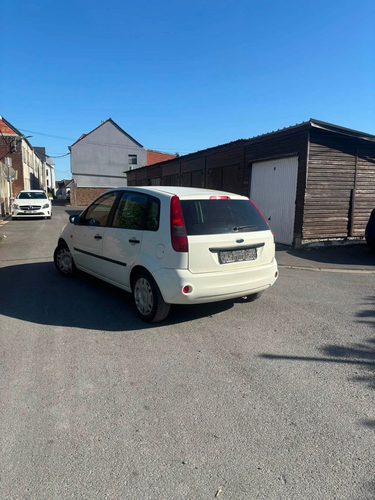 Ford fiesta 1.3 benzine lez tout, Auto's, Voorwielaandrijving, Stof, Zwart, Wit