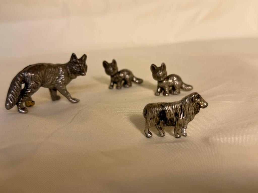 Set de 4 figurines en métal : loup, agneau et 2 oursons, Enlèvement ou Envoi