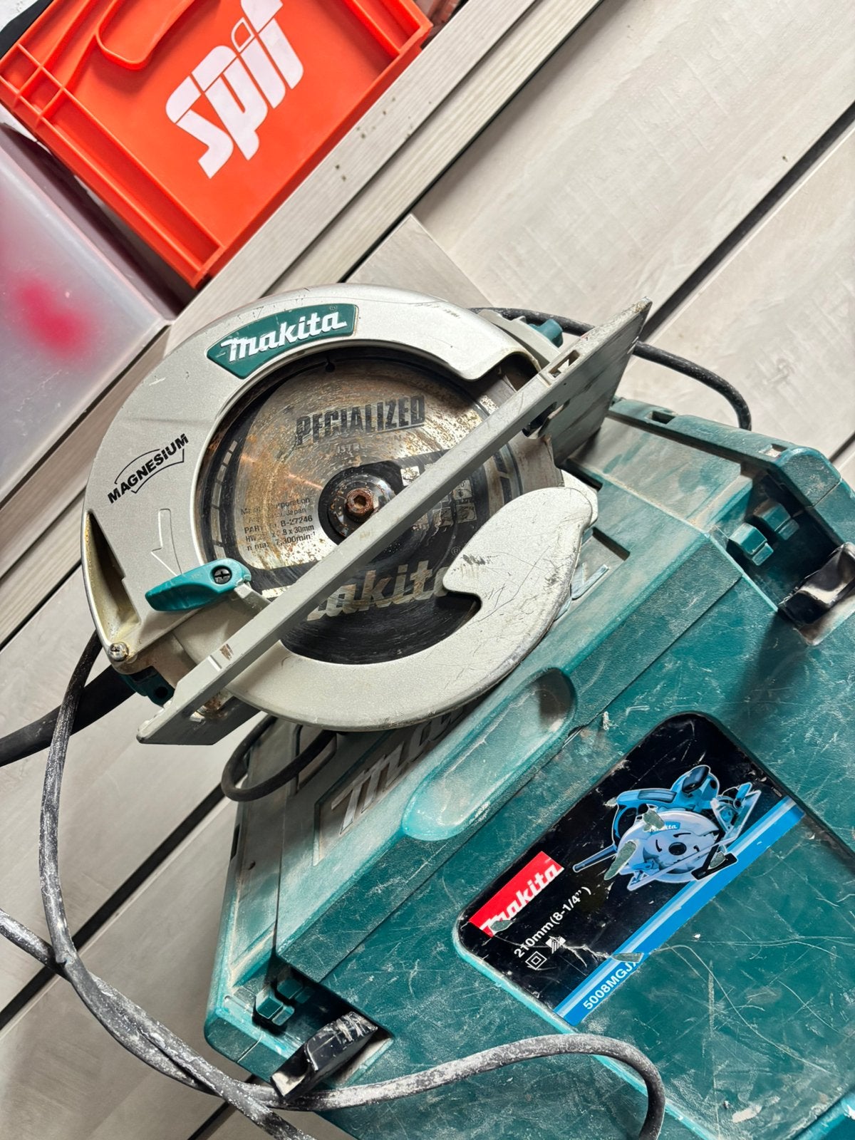Makita 5008MG Scie circulaire - 1800 W - 210 mm, Bricolage & Construction, Outillage | Scies mécaniques, Enlèvement, Comme neuf