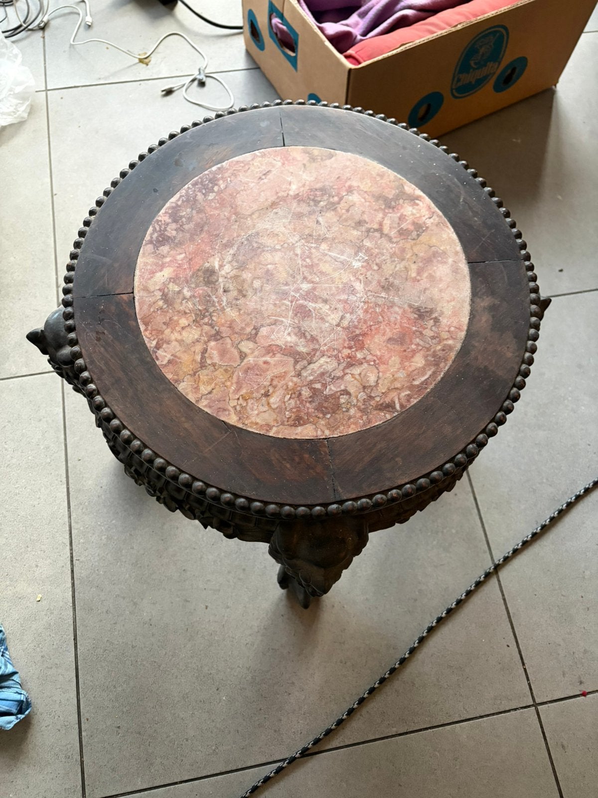 Tafeltje, Enlèvement ou Envoi, Rond, Utilisé, 5 – 50
