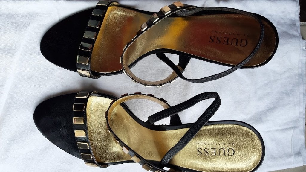 Verleidelijke Guess lakleder stiletto sandalen 40 als nieuw, Kleding | Dames, Guess, Zwart, Ophalen of Verzenden, Zo goed als nieuw