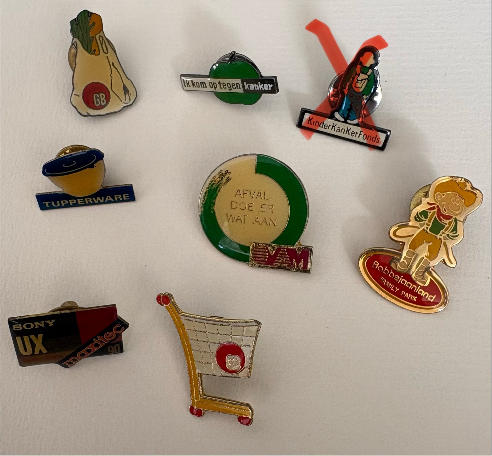 Lot van 8 Vintage Pins / Speldjes Bobbejaanland, Sony), Enlèvement ou Envoi, Comme neuf