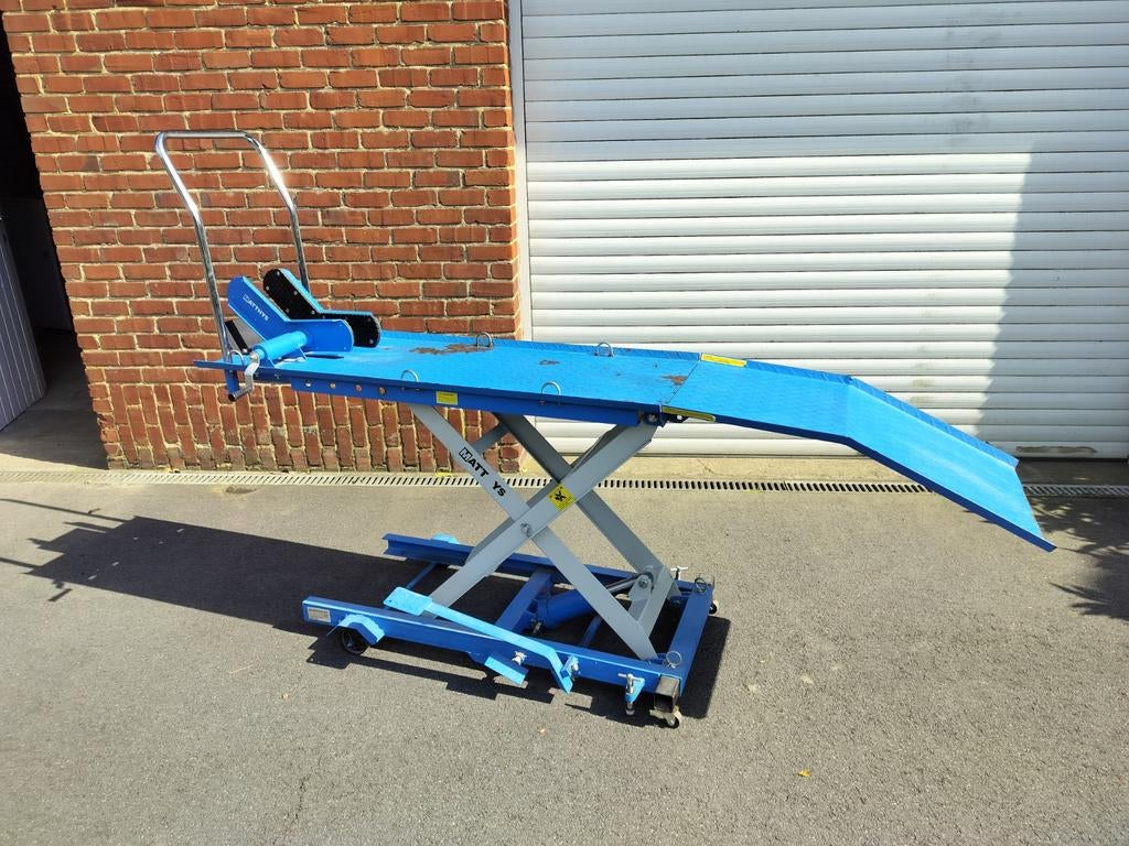 Bromfiets en moto heftafel, Enlèvement