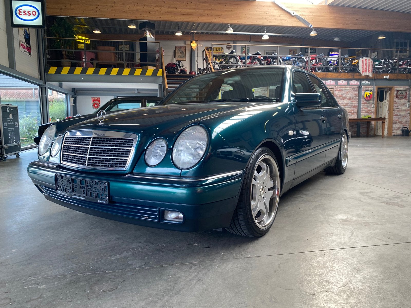 Mercedes E230 classique unique, Autos, Mercedes-Benz, Particulier, Classe E, ABS, Airbags, Air conditionné, Alarme, Verrouillage central