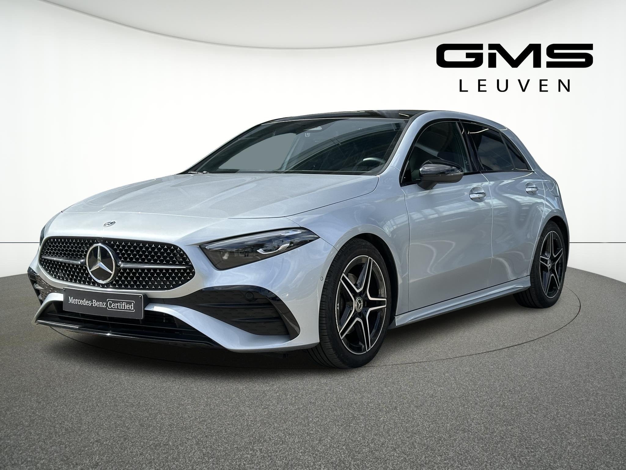 Mercedes-Benz A-klasse A 180 AMG Line, Auto's, Stof, Zwart, 4 cilinders, 136 pk