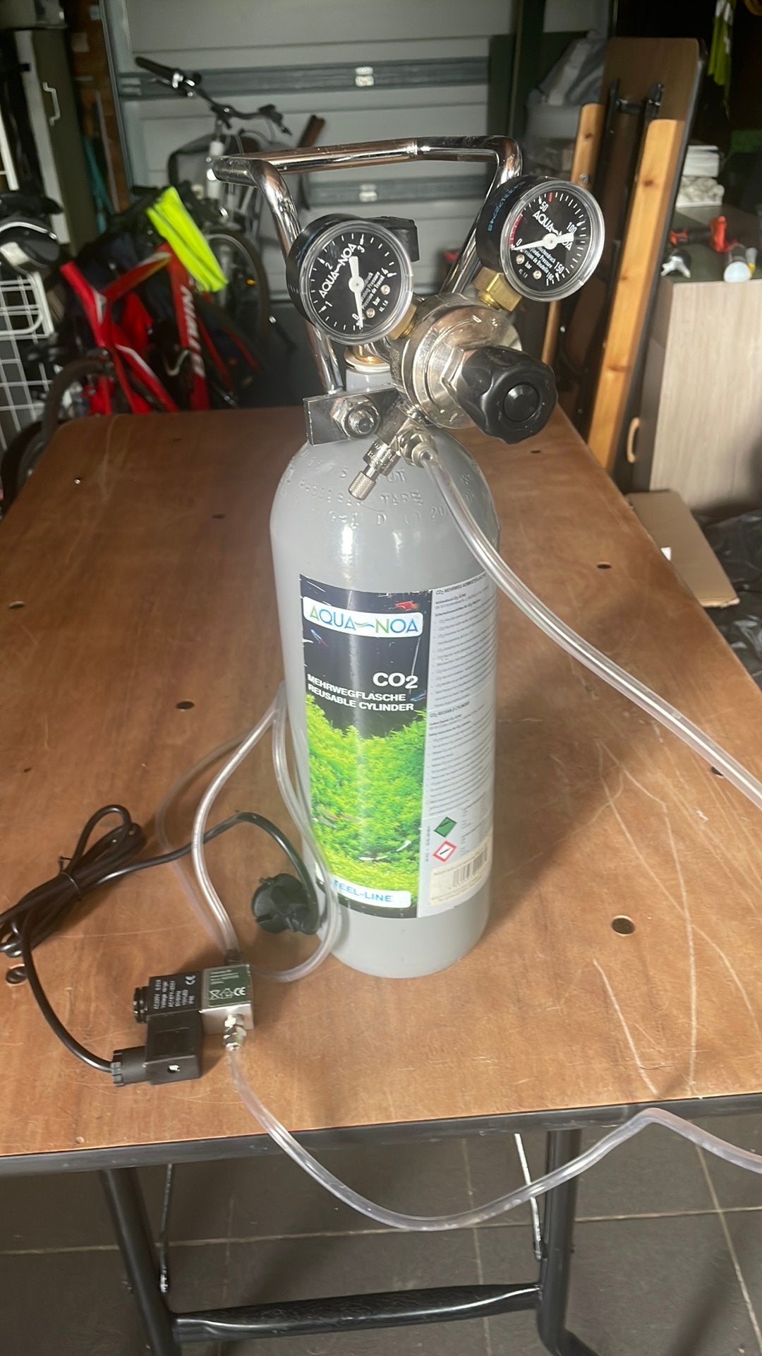 Co2 fles met ontspanner en selenoidevalve, Ophalen, Zo goed als nieuw