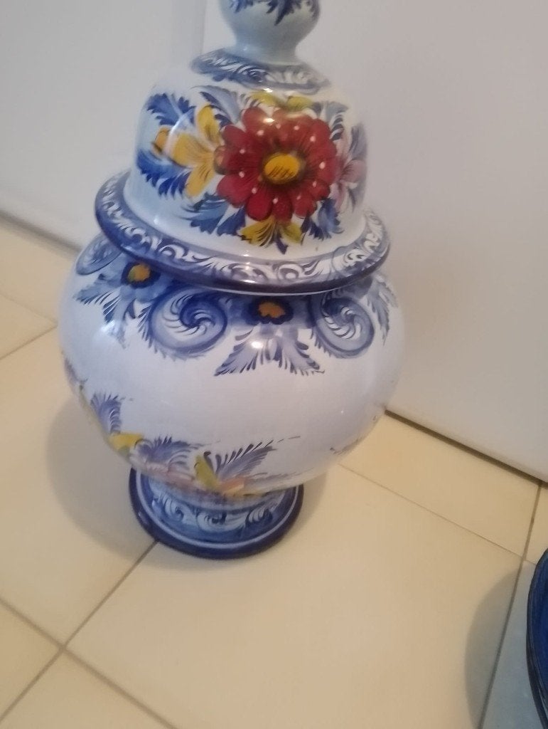vaas-blauw met bloemen, Huis en Inrichting, Woonaccessoires | Vazen, Ophalen, Blauw, Met deksel, Zo goed als nieuw
