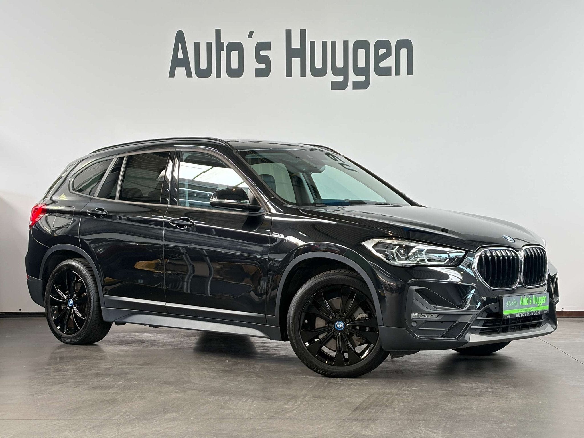 BMW X1 xDrive25e | Head-up Display | Cruise Control | DAB, Gebruikt, Zwart, Leder, Bedrijf