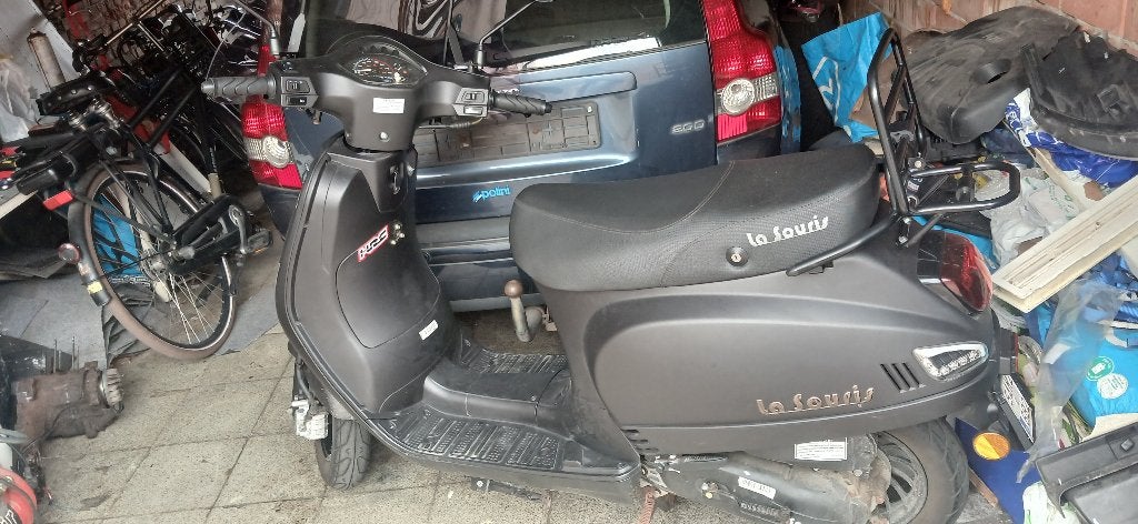 Scooter, Verzenden