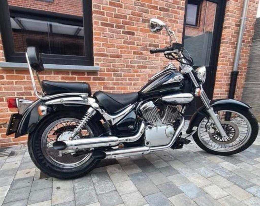 Suzuki Intruder 125 cc, 2 cilinders, Chopper, Gebruikt, Particulier