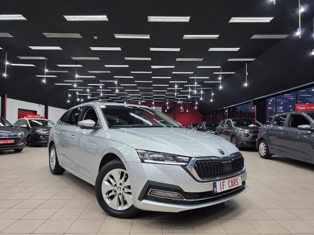 Touring 318 dA JOY Edition Sport**AUTOMAAT**LEDER**NAVIGATIE, Voorwielaandrijving, Lichtsensor, 107 g/km, Leder