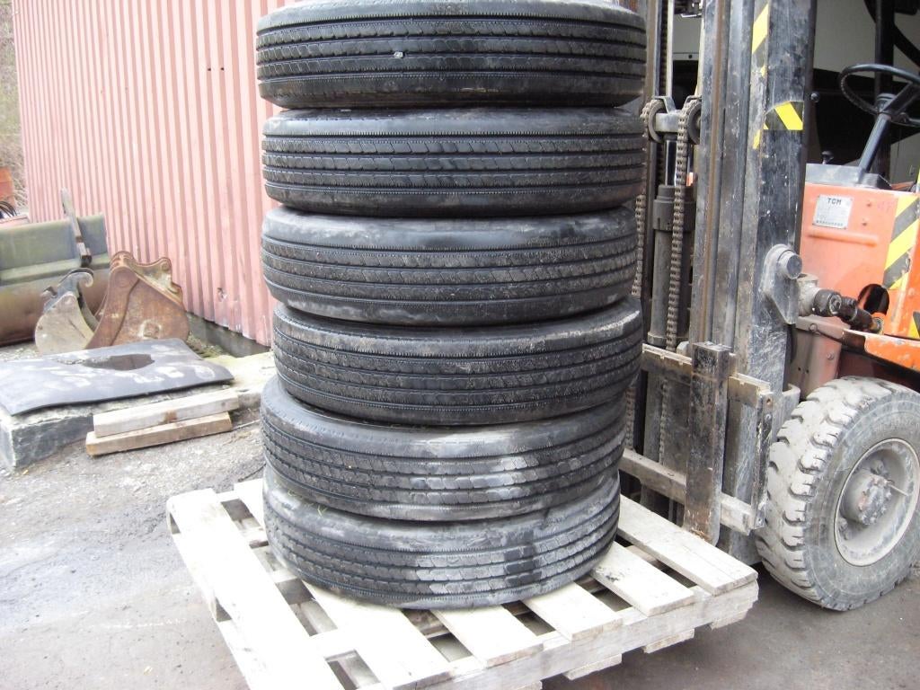 6 PNEUS MOTORHOME MICHELIN 235/80R22.5 XRV, Ophalen, Overige maten, 235 mm, Band(en)