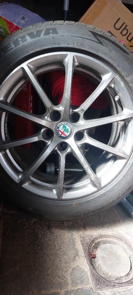 A vendre jante alfa Roméo giulia pneus neuf  jante 17, Particulier, Achat, Giulia