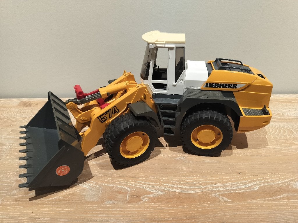 Bruder Liebherr L574 Shovel (Wiellader), Ophalen, Gebruikt
