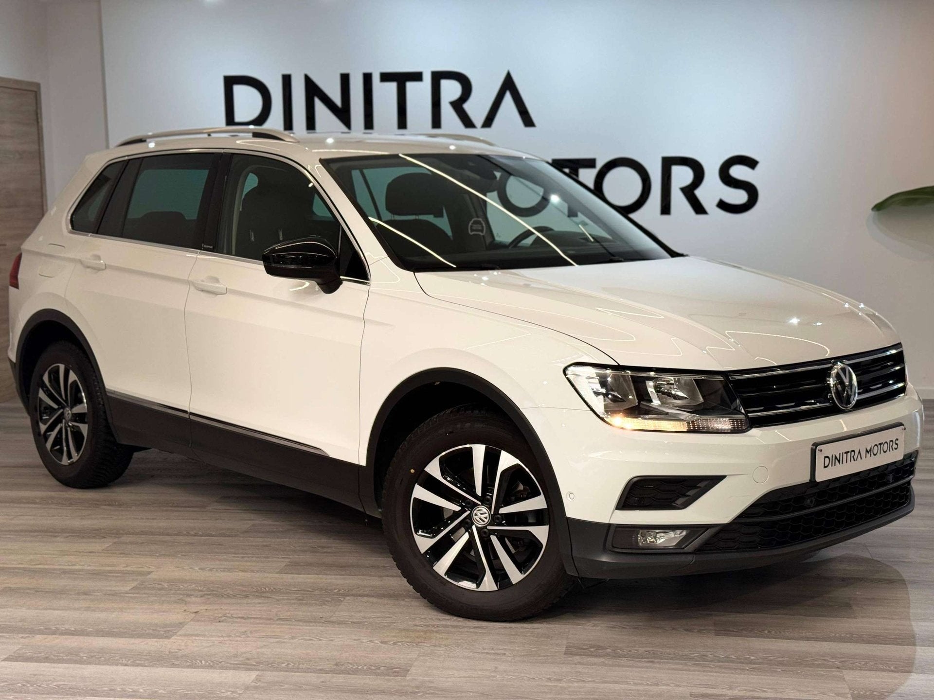 Volkswagen Tiguan 1.5 TSI IQDrive DSG - *2 JAAR GARANTIE*Car, Dealer onderhouden, Stof, 4 cilinders, Wit
