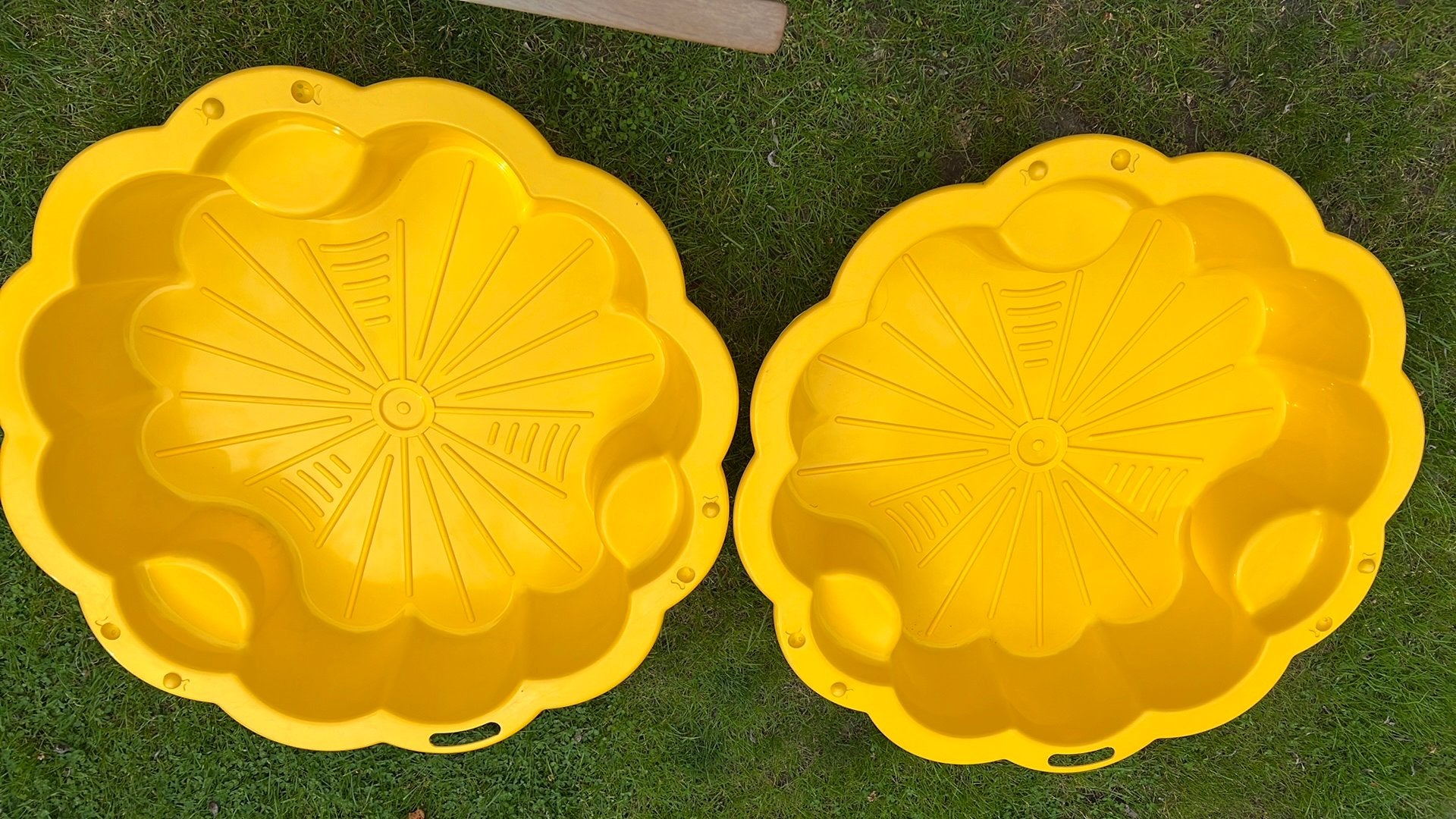 Plastieken zandbak en plonsbadje 106cm diepte en 23 hoog, Kinderen en Baby's, Speelgoed | Buiten | Zandbakken, Zo goed als nieuw