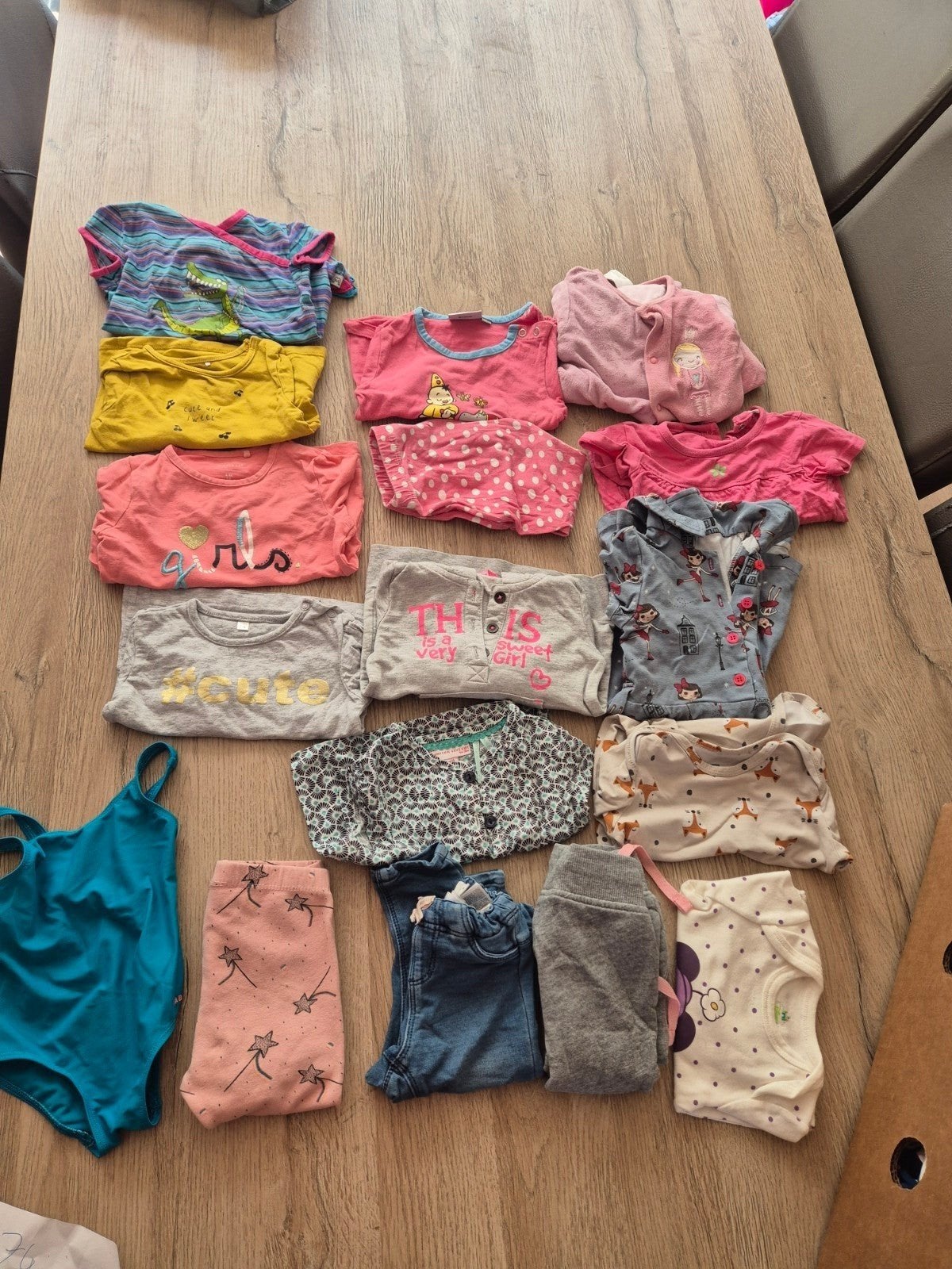 Pakket meisjes kledij maat 74, alles samen 3 euro, Ophalen