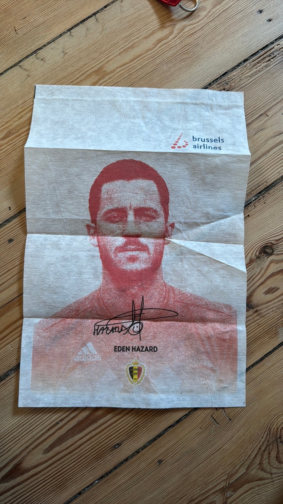 Eden Hazard x Brussels Airlines collector’s item, Verzamelen, Sportartikelen en Voetbal, Ophalen, Zo goed als nieuw