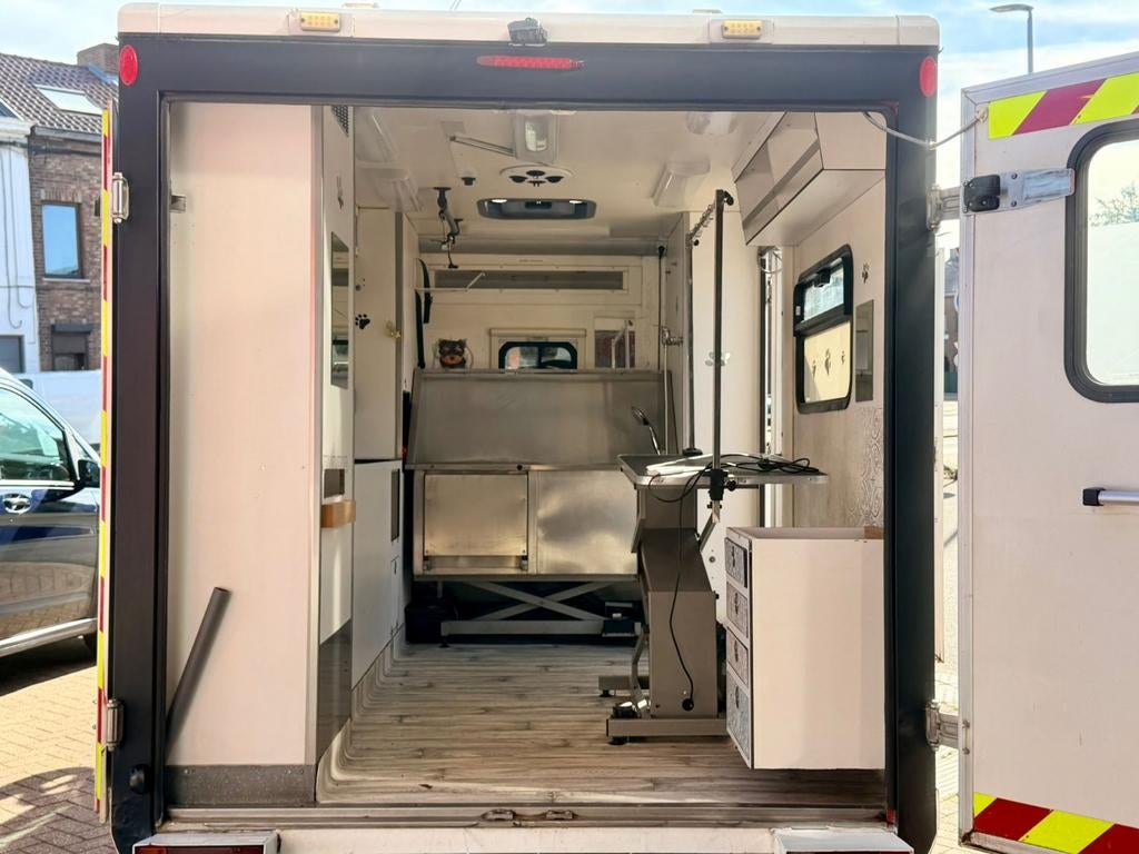 Camion mobile Toilettage pour chien 0485726707, Doe-het-zelf en Bouw, Bouwketen en Schaftketen