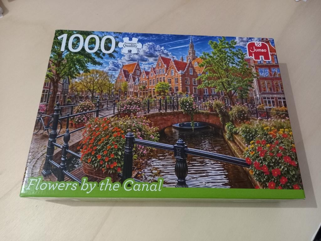 Puzzle Jumbo 1000 pièces - Fleurs près du canal, Hobby & Loisirs créatifs, Sport cérébral & Puzzles, Utilisé, Puzzle, 500 à 1500 pièces