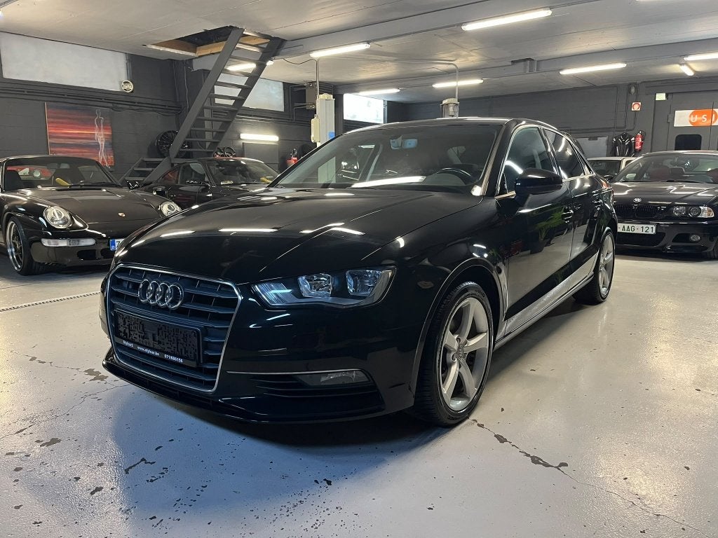 AUDI A3 **AMBITION** 12 MOIS DE GARANTIE, Auto's, Dealer onderhouden, Parkeersensor, Euro 6, Zwart