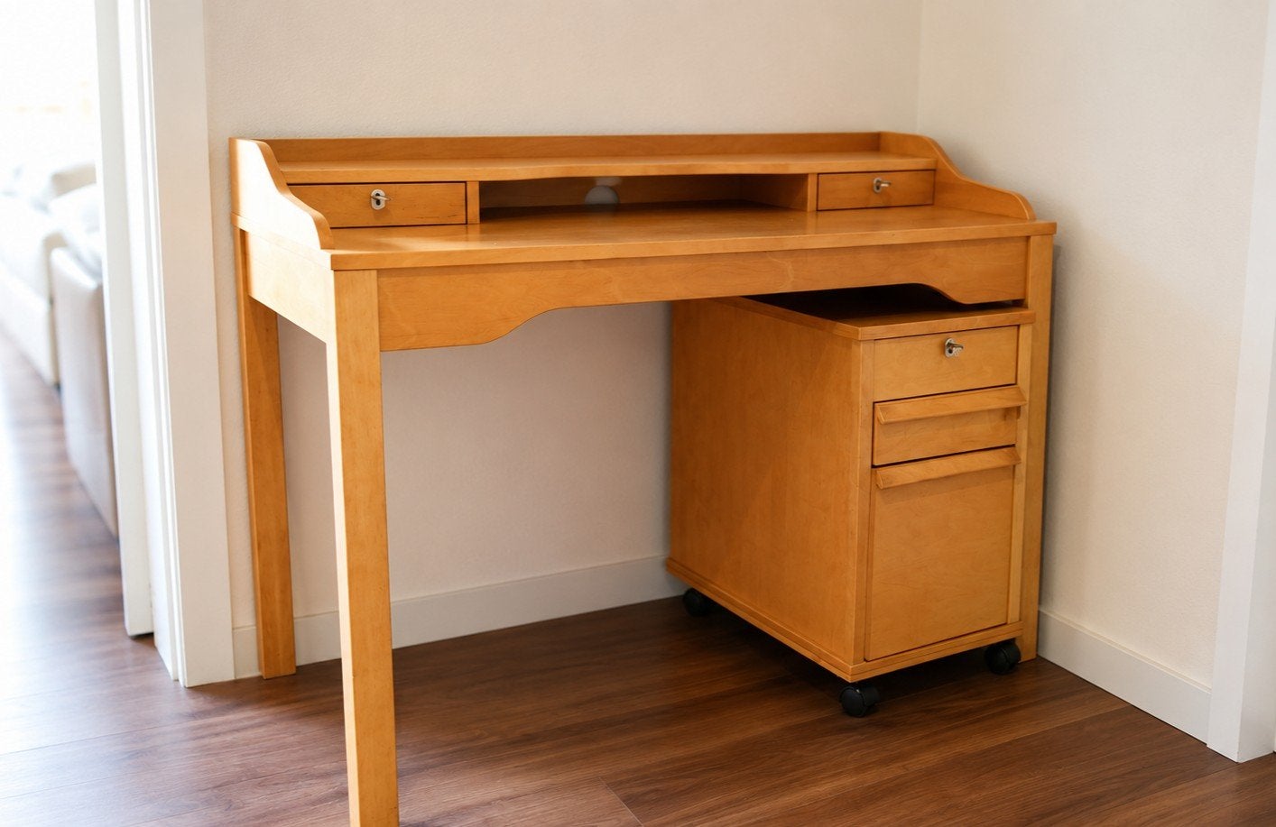Mooie Bureau met bijhorende ladekast op wieltjes Te Koop, Ophalen of Verzenden, Zo goed als nieuw, Hout