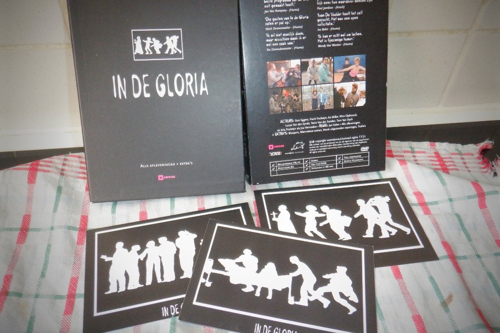 DVD BOX In De Gloria (4DVD'S+Kaarten), CD & DVD, DVD | Comédie, Comédie d'action, Enlèvement ou Envoi, Tous les âges, Coffret