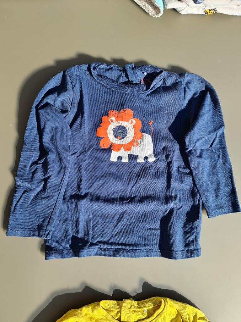 blauw t-shirt met leeuw, trui 86, Enfants & Bébés, Vêtements de bébé | Taille 86, Enlèvement, Comme neuf