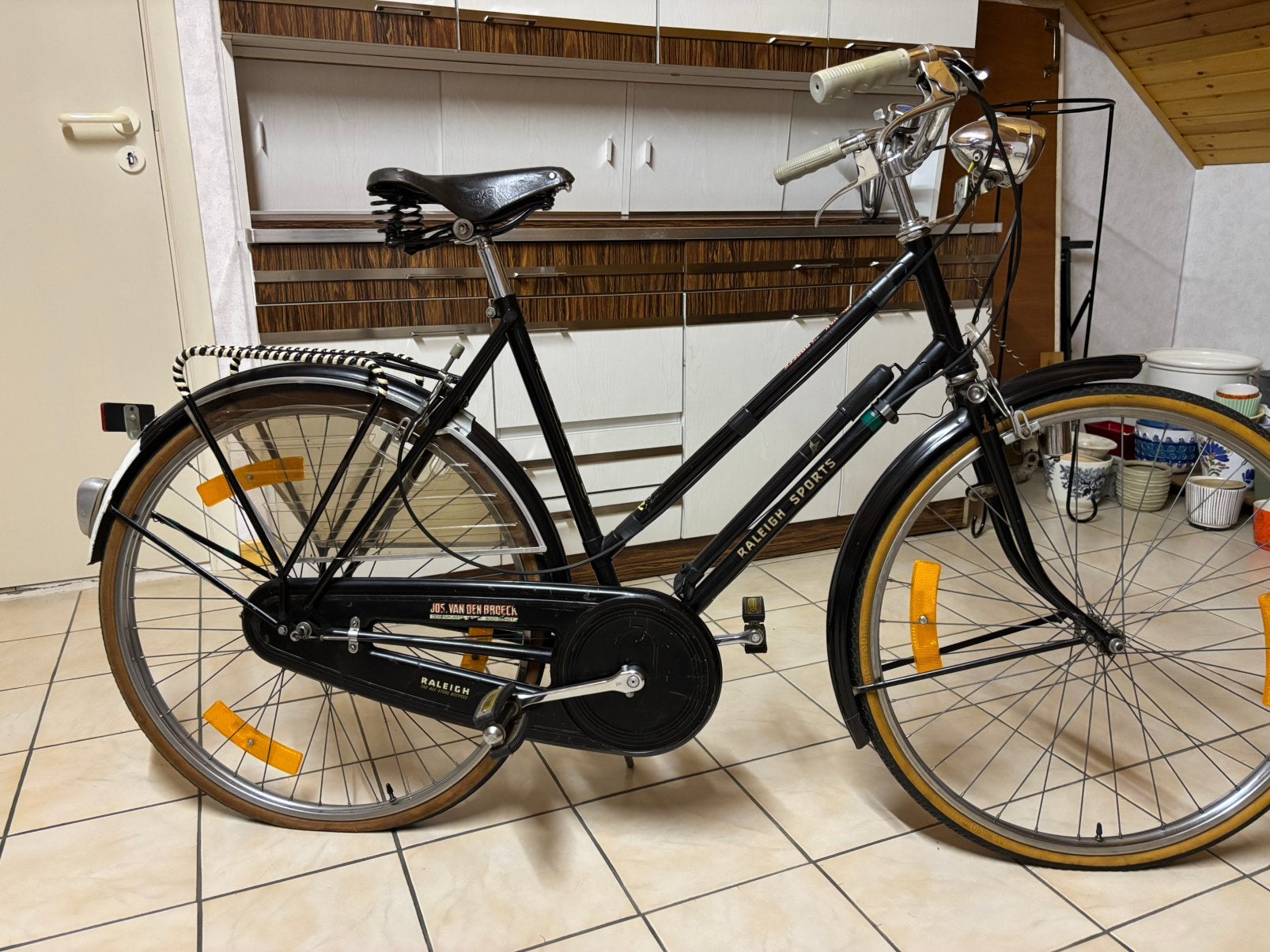 Raleigh damesfiets 60’s (compleet origineel), Vélos & Vélomoteurs, Vélos | Ancêtres & Oldtimers, Enlèvement